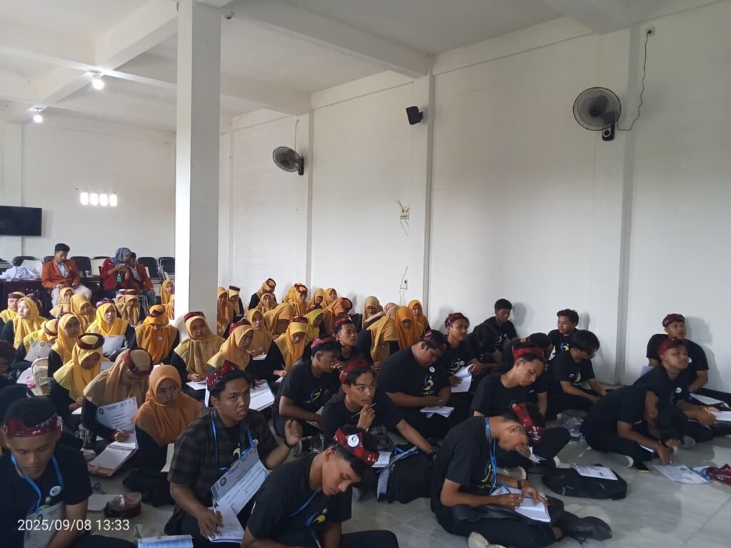MAHASISWA BARU STIT AL-IBROHIMY BANGKALAN MERIAHKAN HARI KETIGA PBAK
