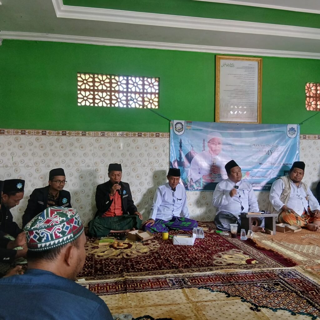 Waka II STIT Al-Ibrohimy, Moh.Jamaluddin Imron mengajak Lembaga Pers Mahasiswa (LPM) Media Informasi STITAL (MENTAL) dalam acara ngaji rutin Ilmy.